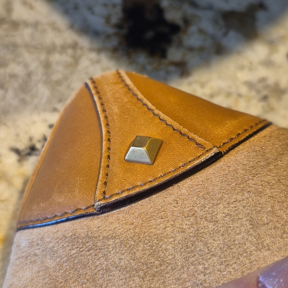 Gucci Tan Suede & leather Crossbody With Nailhead Accents.w:9,5"x9"×2.5"drop 19" - Picture 6 of 16